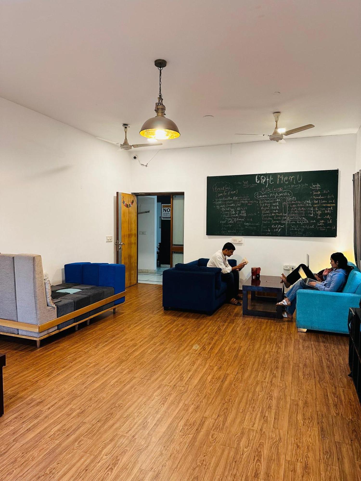 A Sleepy Fox Hostel Neu-Delhi Exterior foto